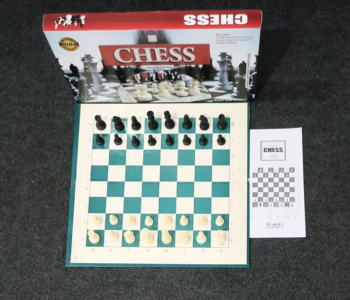 روایتی شطرنج بورڈ گیم سیٹ - فولڈنگ بورڈ اور پریمیم پیسز کے ساتھ مکمل